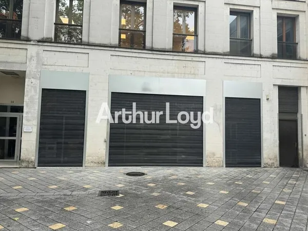Commerce Location Tours 120m² 4625€