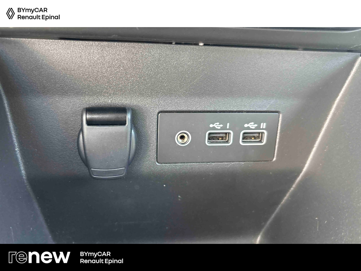 Renault Clio TCe 90 — photo 17
