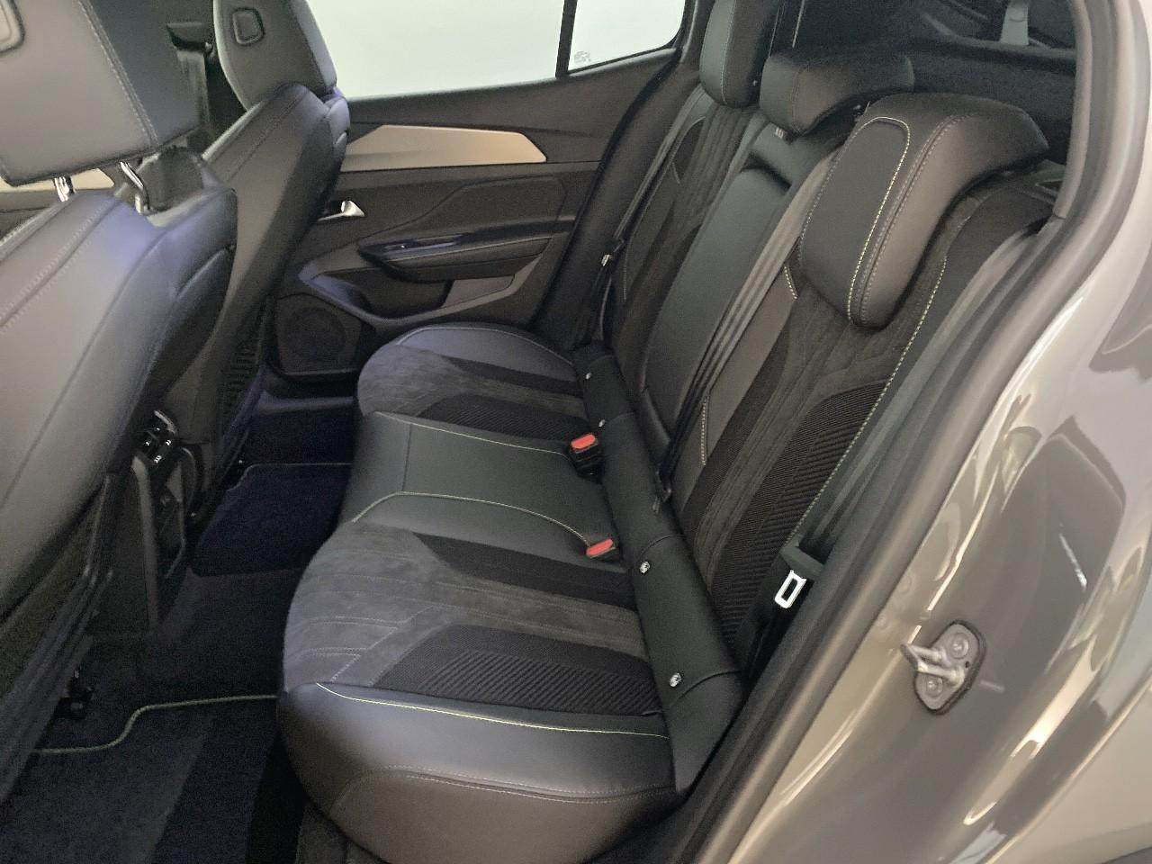 Peugeot 408 hybrid 145 e-dcs6 gt — photo 10