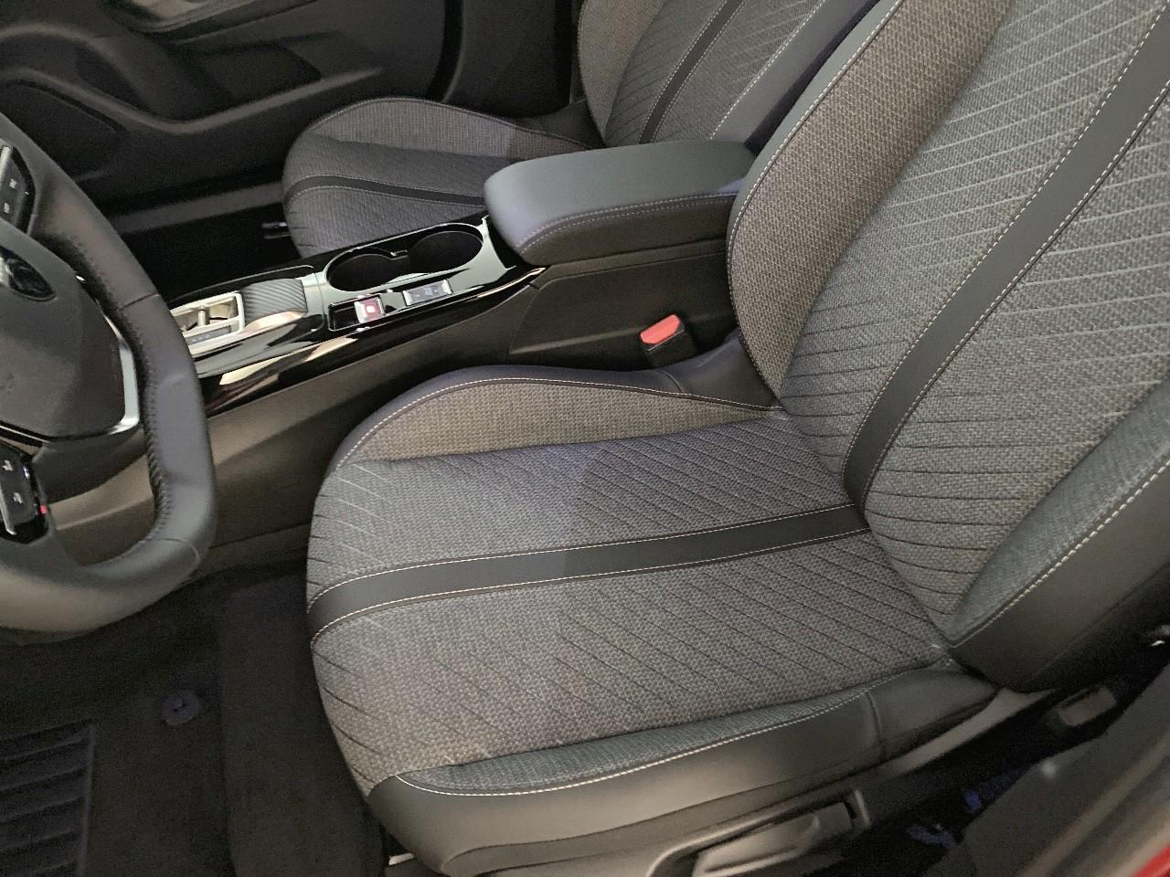 Peugeot 2008 hybrid 145 ch e-dcs6 allure — photo 9