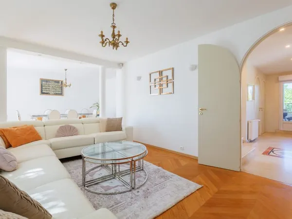 Aulnay SUD Maison de 230m2 + 2 studios avec jardin
