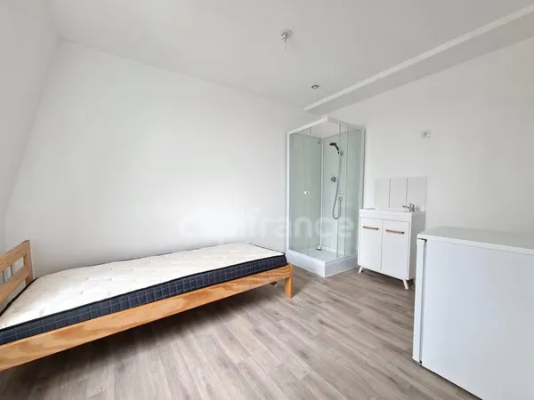 Chambre 10 m² avec salle d'eau - Colocation meublée - 370 € CC - Roubaix