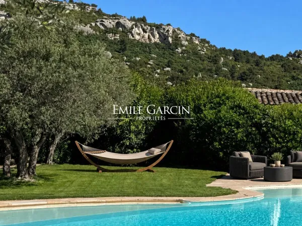 Confidentiel - Hôtel**** à vendre au coeur des Alpilles