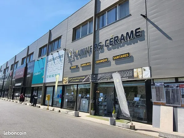 Local commercial 1200 m² MORIGNY CHAMPIGNY