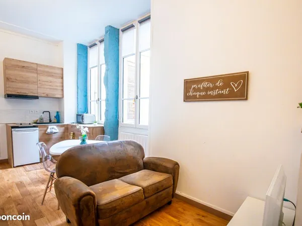 Studio meublé dans immeuble bourgeois