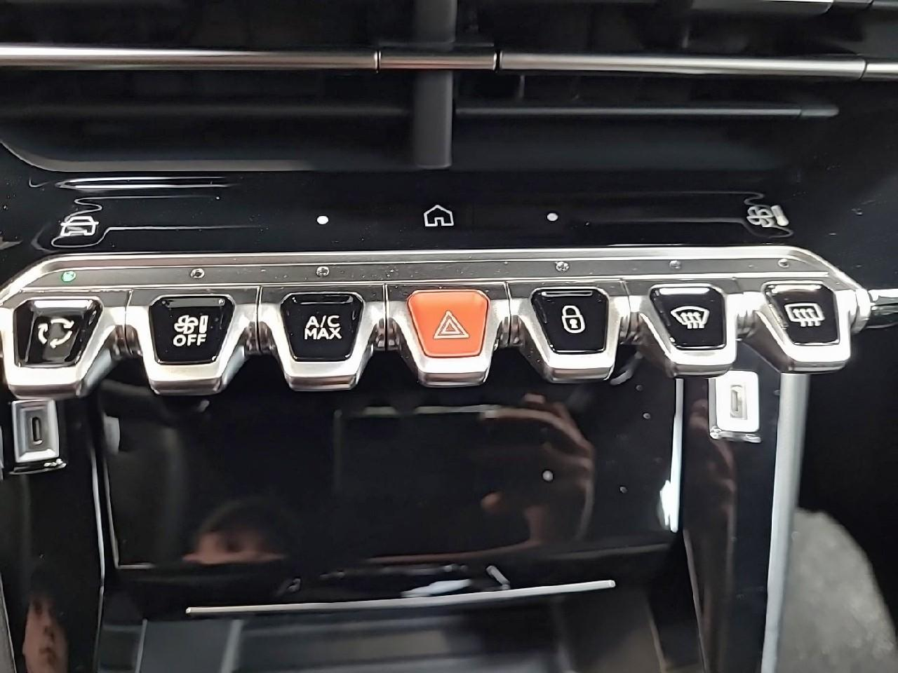 Peugeot 208 hybrid 110 e-dcs6 gt — photo 24