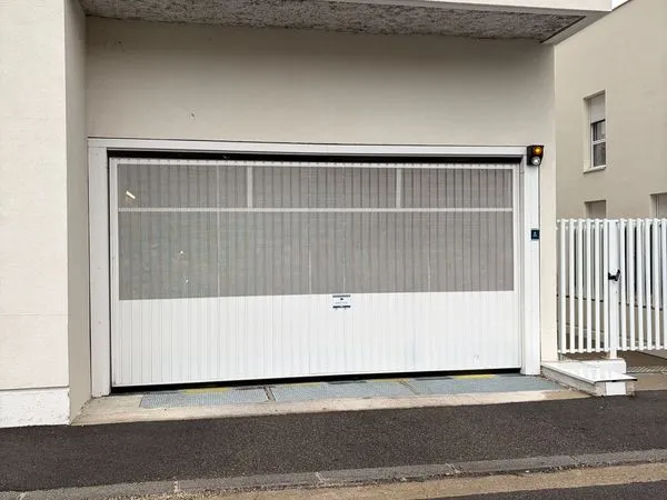 Parking souterrain sécuriser a louer