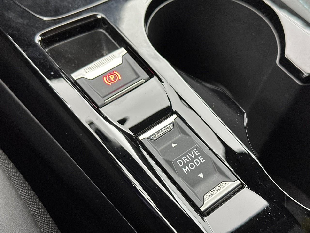 Peugeot 2008 puretech 130 s&s eat8 allure pack — photo 30