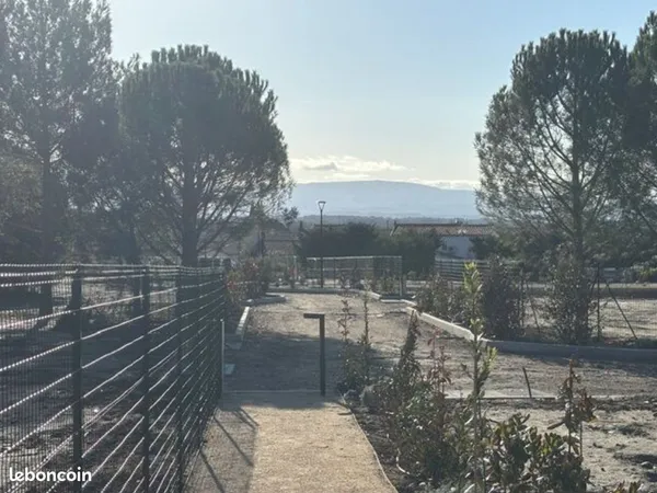 Terrain à bâtir de 380 m² à CAROMB (84)