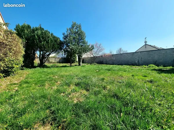 Terrain constructible 400 m² | Saint-Pierre-lès-Nemours | Proche gare et commerces