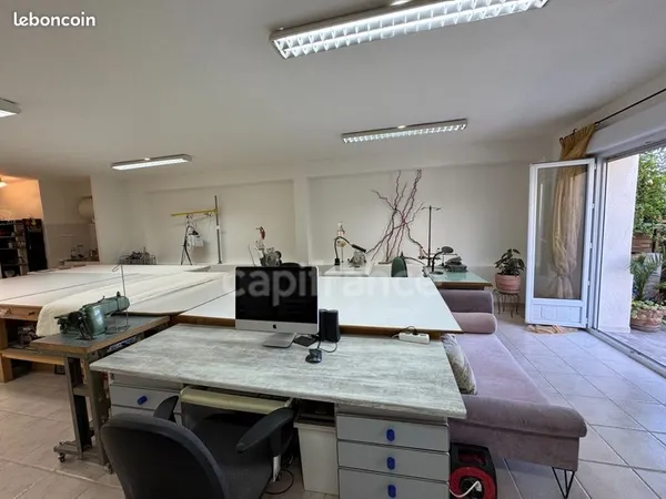 Local commercial 174 m²