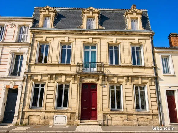 Maison de ville de caractère - 280 m² habitables - Jardin intime - Vue exceptionnelle sur Angoulême