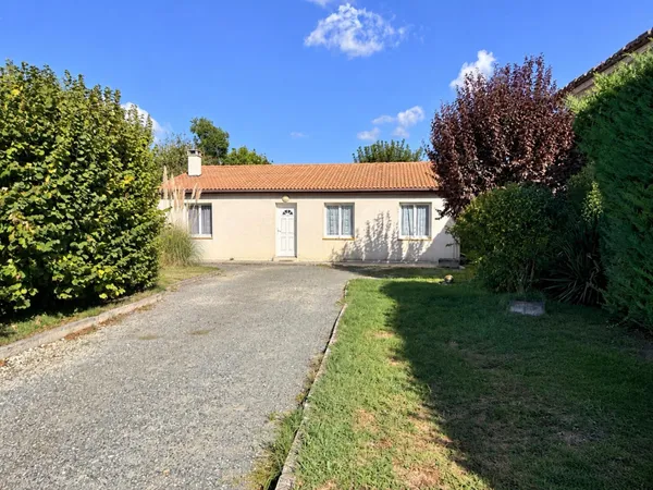 Jolie petite maison T4 dans le coeur de saint sever de saintonge.