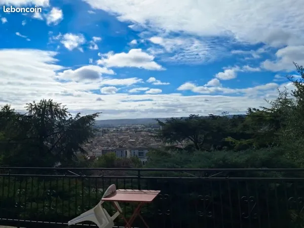 Maison individuelle de plain pied fonctionnelle avec vue panoramique à Agen