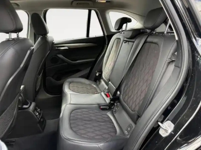 Bmw X1 sdrive18da 150ch xline — photo 13