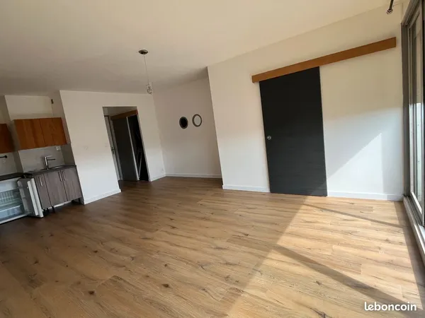 T2 44 m² plein sud avec grand balcon - Tours Blanqui - 5e étage avec ascenseur Disponible de suite -