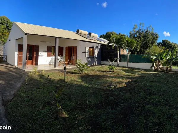 Maison meublée 60 m² - Grand jardin, 2 terrasses & parking - Saint-Pierre