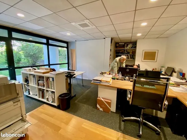 Bureau 50 m²