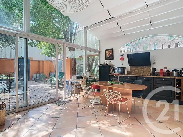 Appartement 3 pièces 274 m²