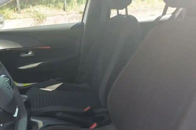 Peugeot 208 puretech 75 s&amp;s bvm5 — photo 10