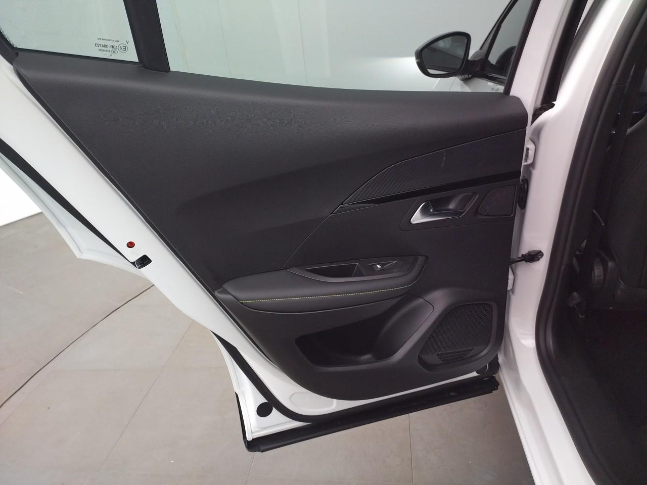 Peugeot 2008 puretech 130 s&s eat8 gt — photo 23
