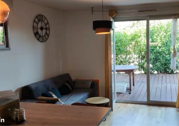Appartement meublé 43 m² - Rez-de-jardin - Grande terrasse - 2 parkings