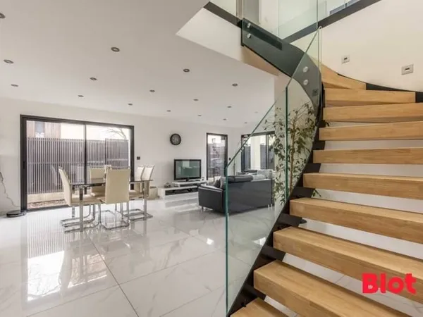 Villa 7 pièces 158 m²