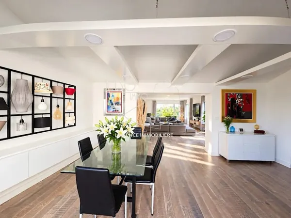 Maison 7 pièces 244 m²