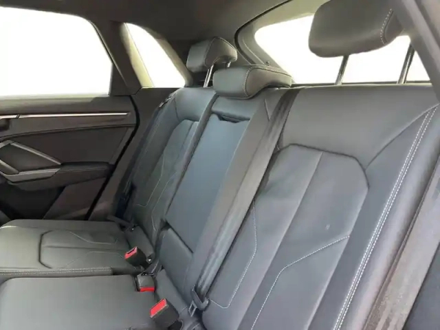 Audi Q3 35 tdi 150 ch s tronic 7 — photo 14