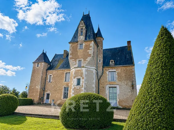 Manoir des XVI-XVIIIe siècles inscrit MH rénové, dépendances et parc 3.7ha