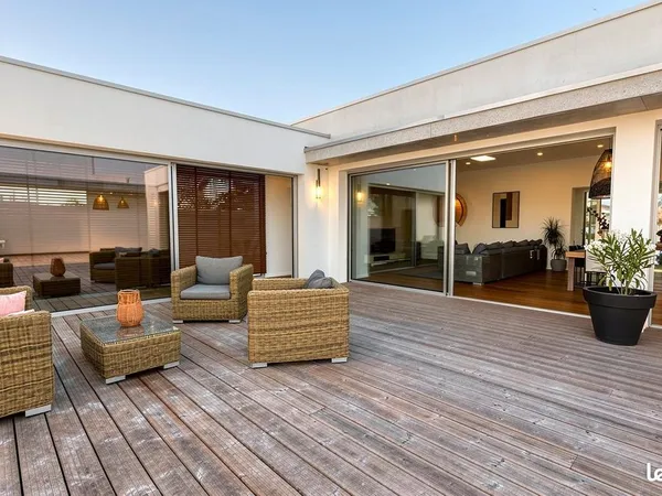 Villa 4 pièces 186 m²