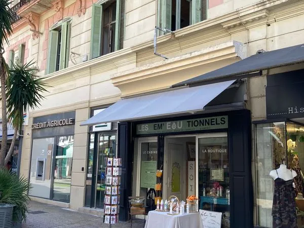 Vente ensemble immobilier Appartement + commerce + local en sous-sol