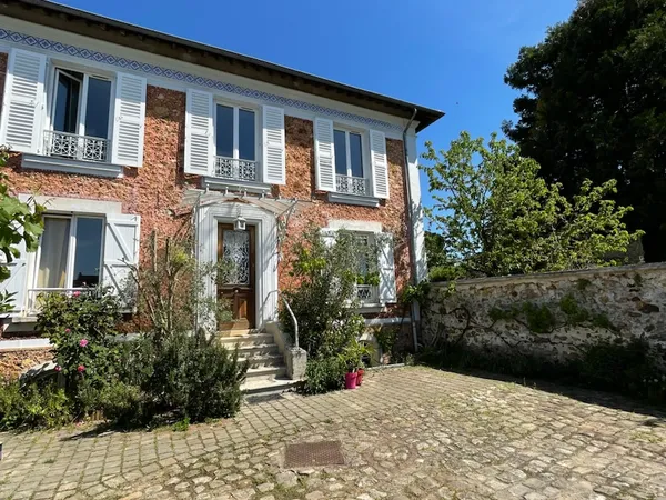 Vends maison 240m² avec garage et jardin