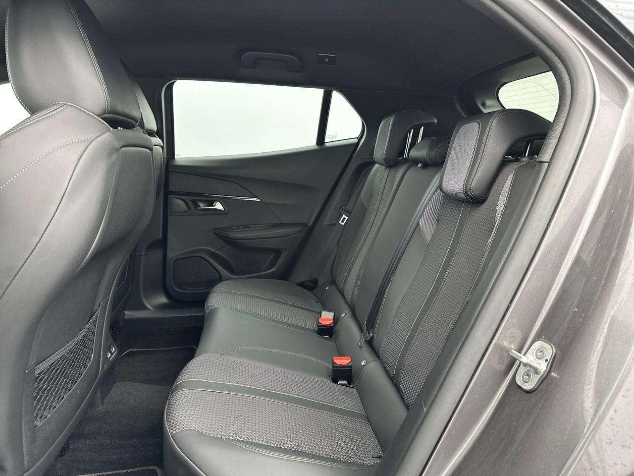 Peugeot 2008 puretech 130 s&s eat8 gt — photo 12