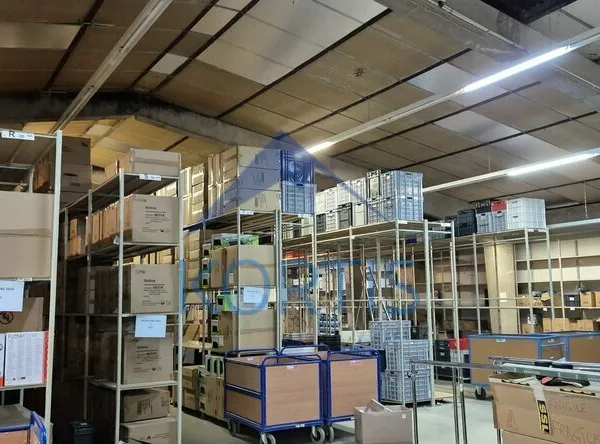 Local industriel 1833 m²