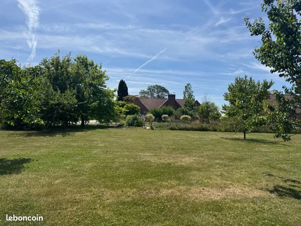 Terrain à bâtir de 708 m² viabilisé en second rang