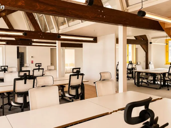 Bureaux opéré de standing - 30 Postes - Nantes