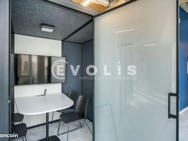 Bureau 251 m²