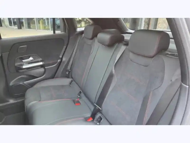 Mercedes Gla 200 d amg line — photo 14