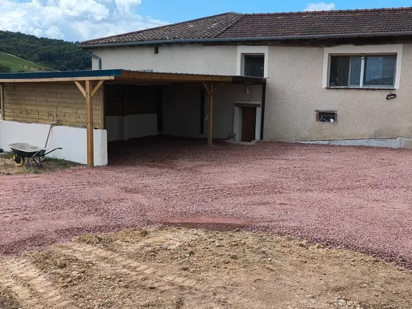 Maison de 73 m² (3 chambres) avec très belle vue, cour, cave et carport