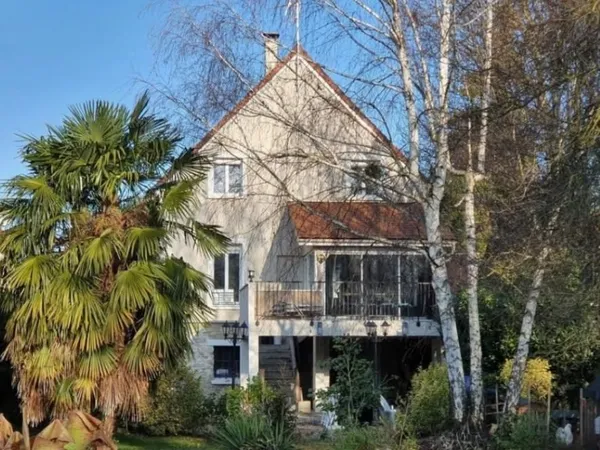Maison familiale rénovée 150 m² en bord de Seine - 4 chambres - Jardin arboré - Porcheville