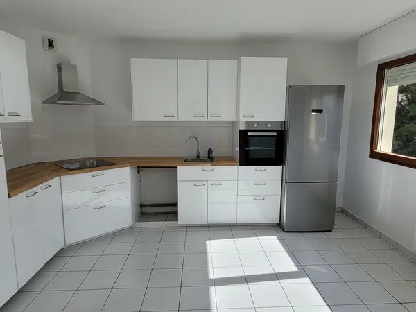 Magnifique T3/T4 traversant de 93m² ? Ambilly