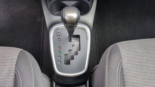 Toyota Yaris 1.5 VVT-i 100h E-CVT - Dynamic Business – 2017 – 106499 km – Hybride essence – Boîte Automatique — photo 5