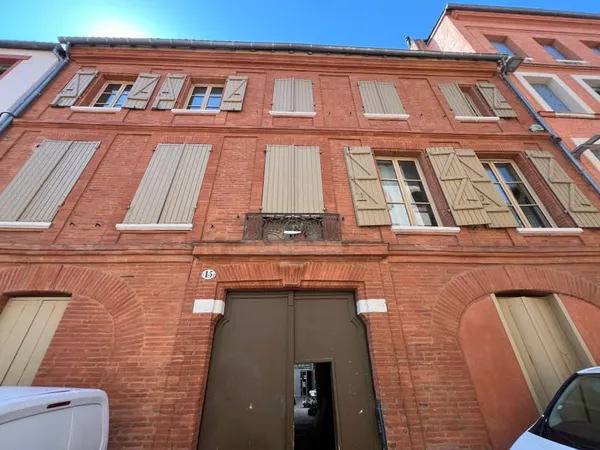 TOULOUSE CAPITOLE - T2 RÉNOVÉ À NEUF - À 300 M DU CAPITOLE - PETITE COPROPRIÉTÉ - AU CALME