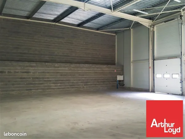 ENTREPOT - LOGISTIQUE 285 m² POITIERS