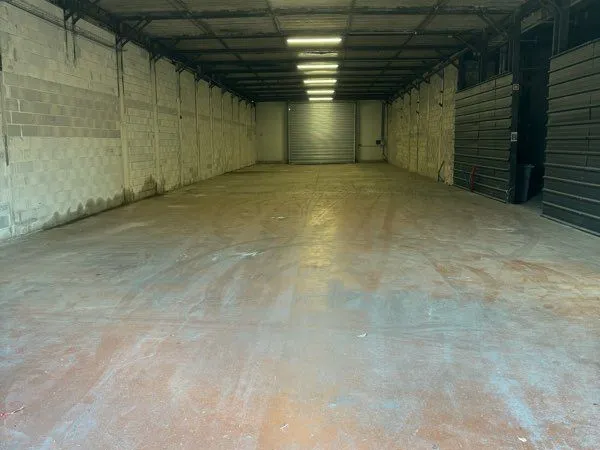 Local d’activité et entrepôt Location Le Luc  400m² 3200€