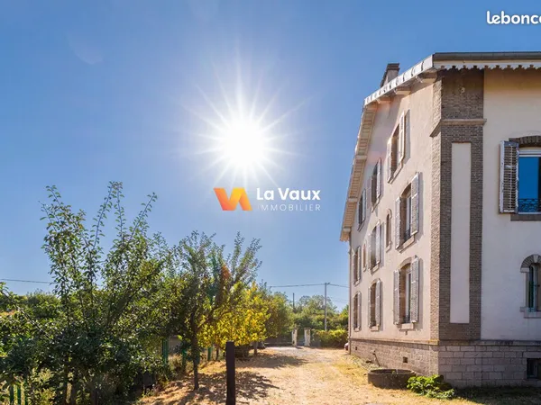 Maison 7 pièces 260 m²