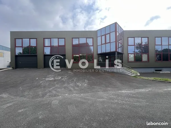 Local d'activité 808 m²