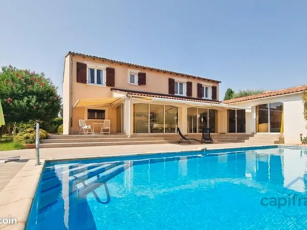 Maison 7 pièces 222 m²