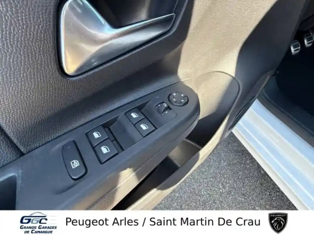 Opel Corsa 1.2 turbo 100 ch bvm6 — photo 15